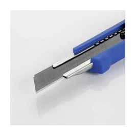 CUTTER 18MM C/FIJACIÓN CUCHILLA SK2H